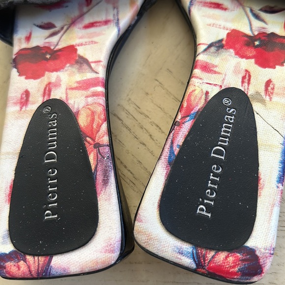 Pierre Dumas - Colorful Button Sandals with floral base. Size 7 M. - Picture 5 of 9